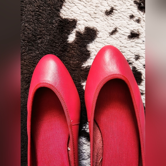 "EXPRESS" WOMEN'S 80'S KITTEN PUMPS - HOT PINK - Picture 5 of 7